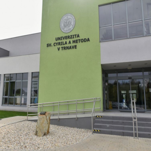 Университет св. Кирилла и Мефодия в Трнаве фото