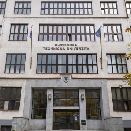 Словацкий технический университет в Братиславе фото